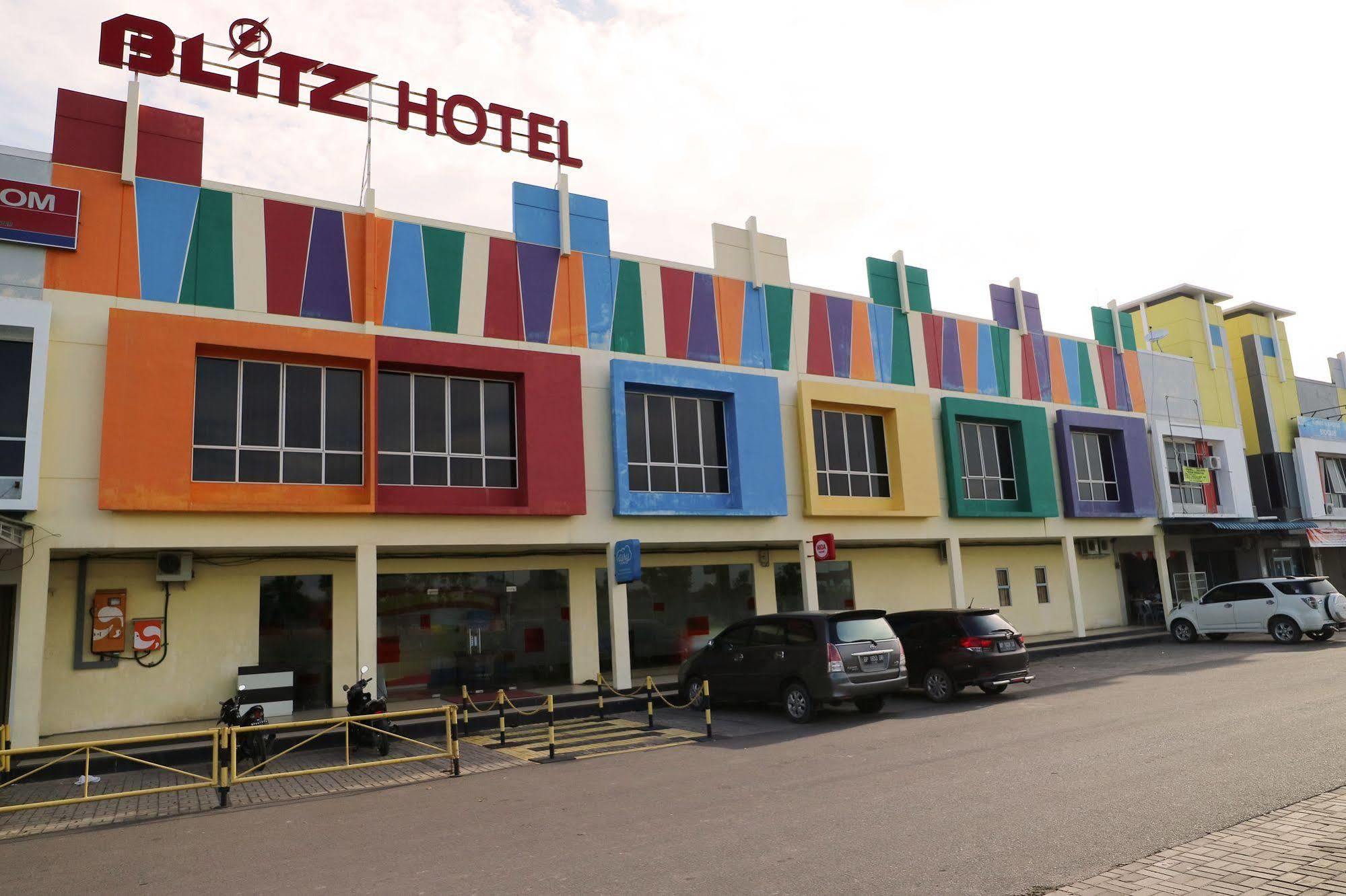 ブリッツ ホテル Batam エクステリア 写真