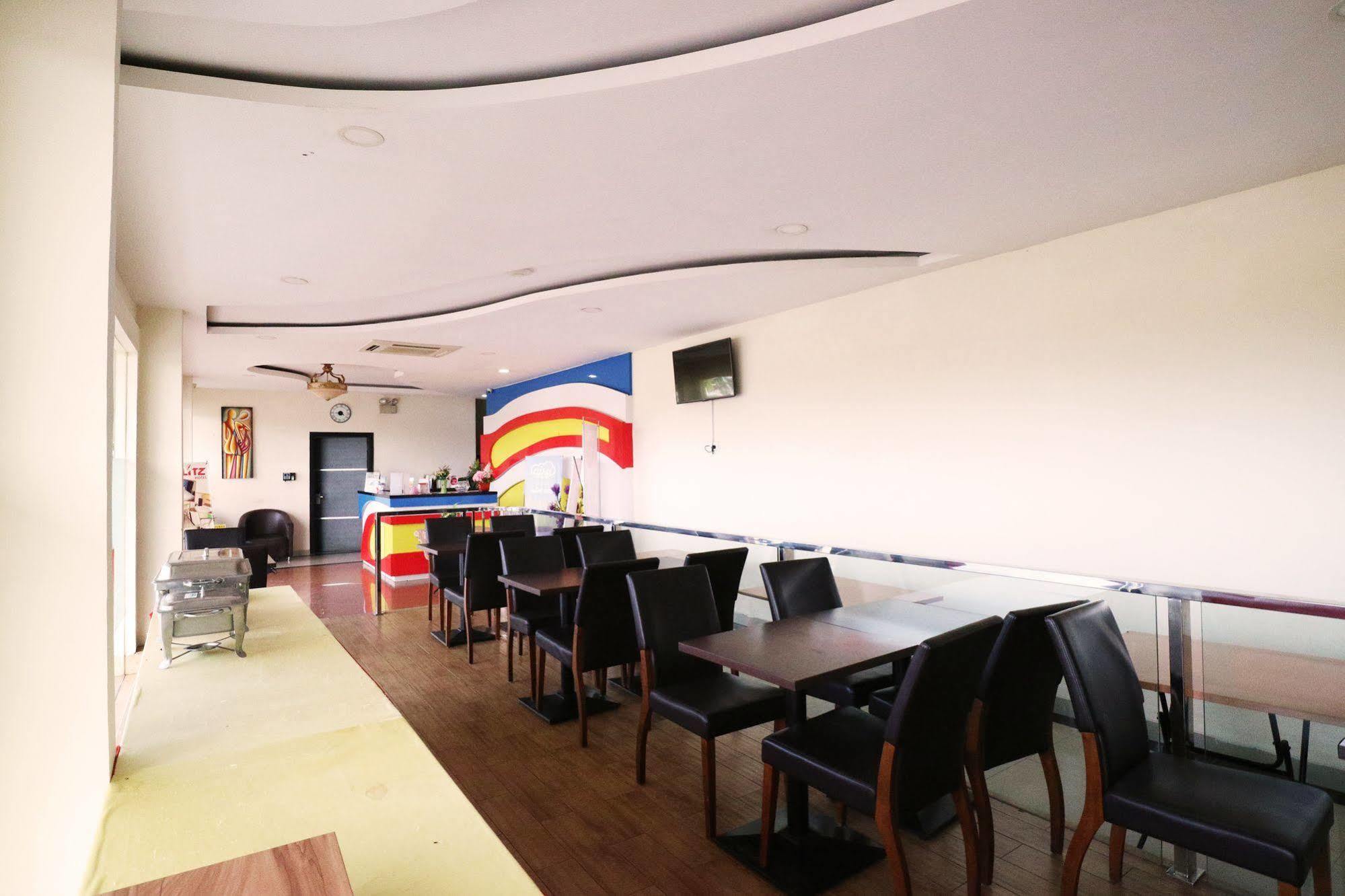 ブリッツ ホテル Batam エクステリア 写真