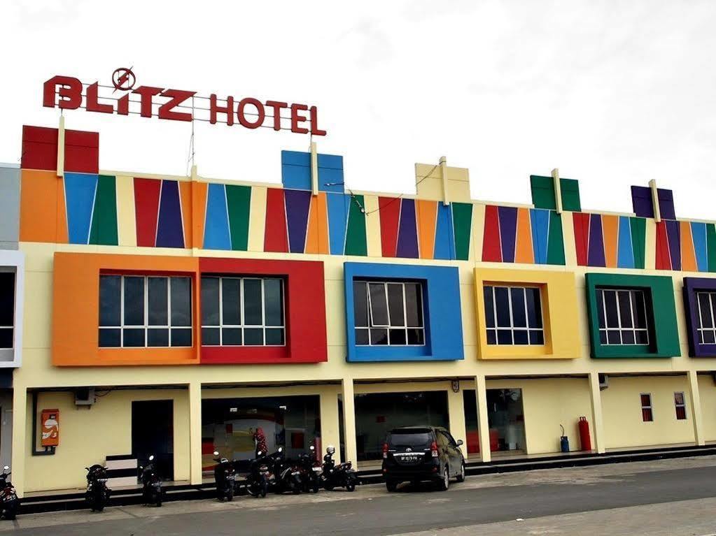 ブリッツ ホテル Batam エクステリア 写真