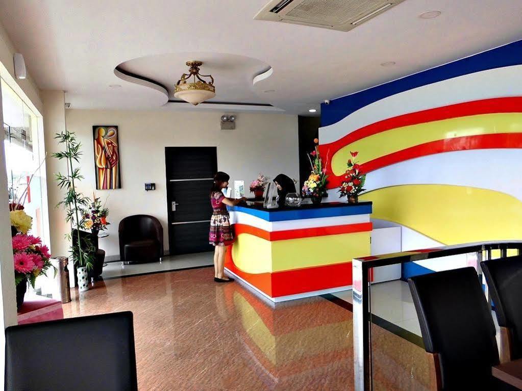 ブリッツ ホテル Batam エクステリア 写真