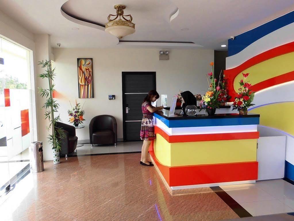 ブリッツ ホテル Batam エクステリア 写真